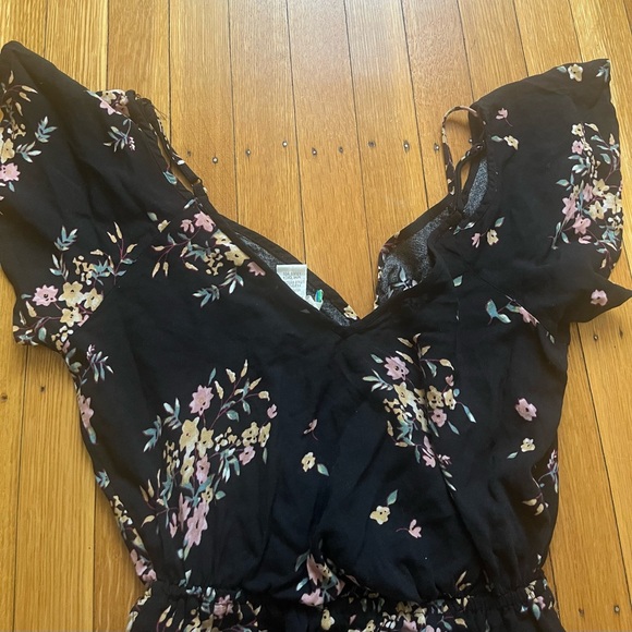 Comfortable Jumpsuit - Picture 2 of 5